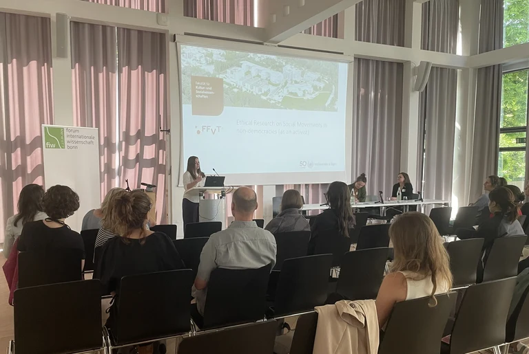 Roundtable 25-5-14.jpg